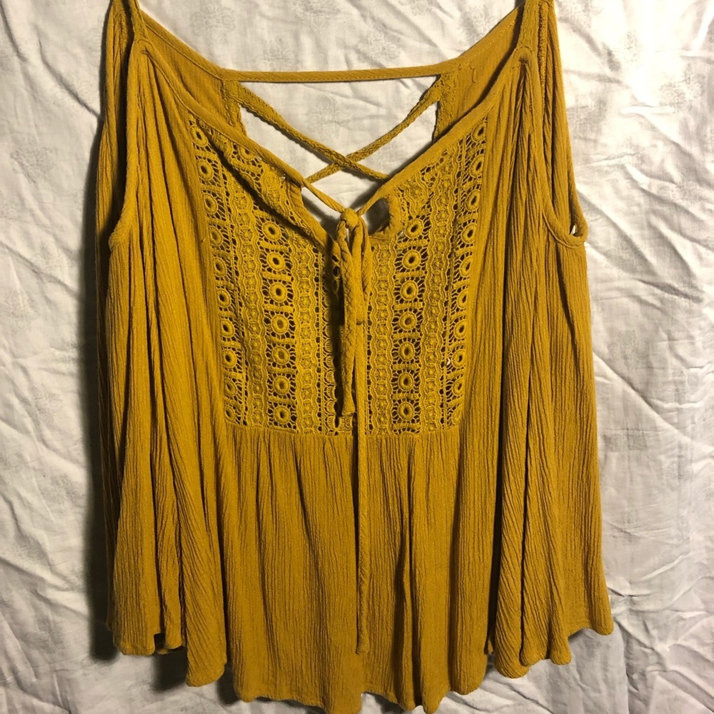 Cold-shoulder crop top